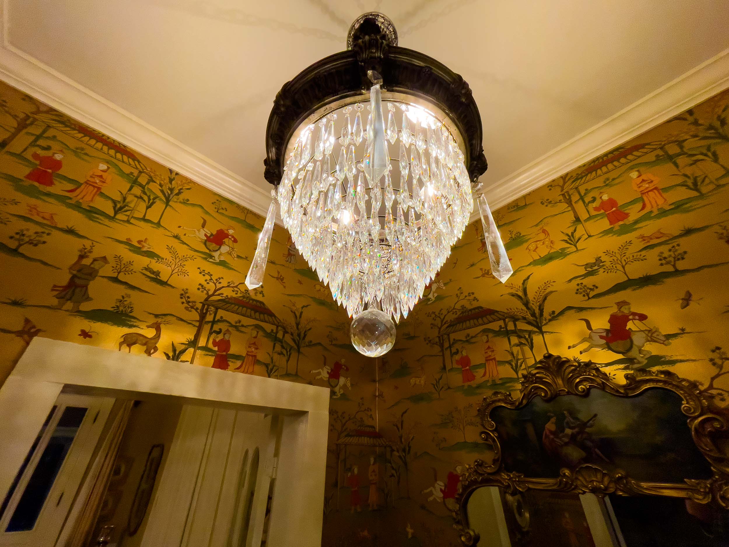 Deluxe Sun King Room Chandelier